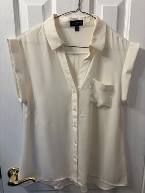 The Limited Cream Sleeveless Button-Front Blouse